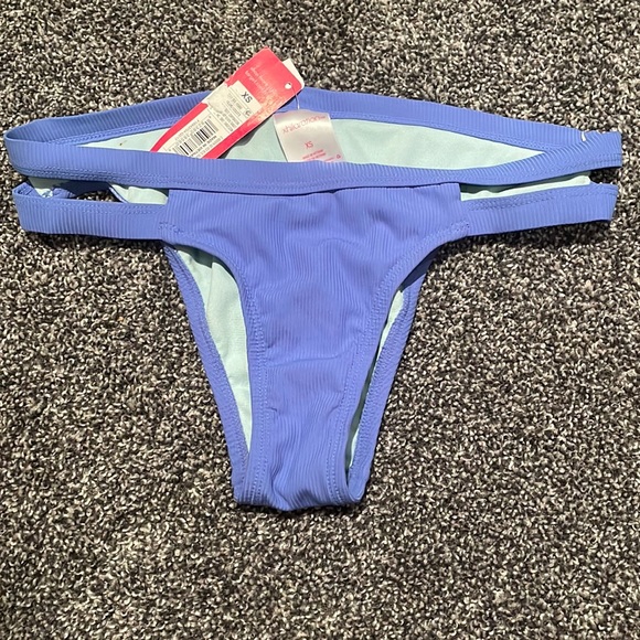Periwinkle bikini bottoms. Never worn with tags - Picture 3 of 3